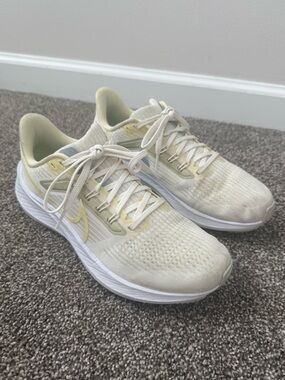 Light Yellow and White Running Sneakers